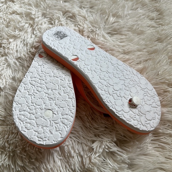 Roxy Pink and white Flip flops - Picture 3 of 4